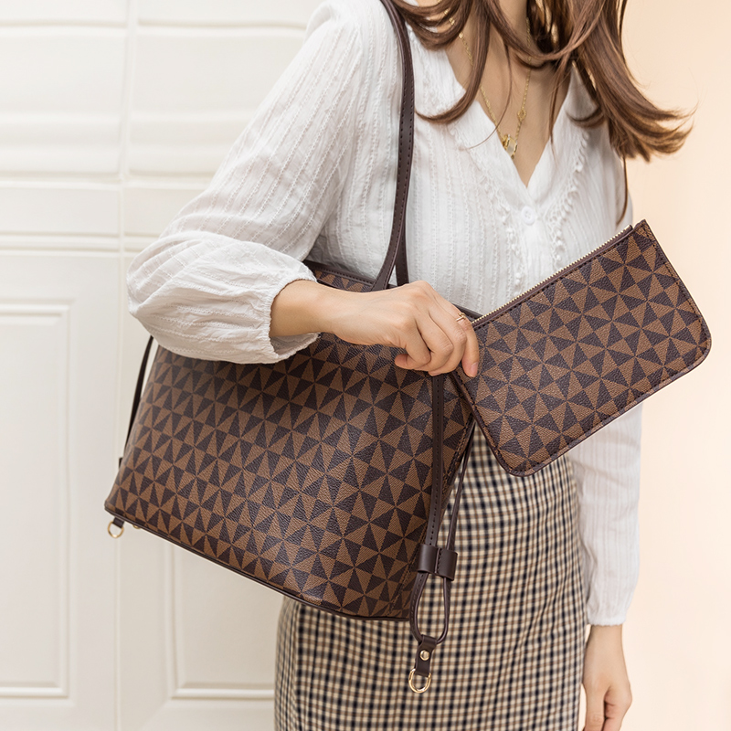 Kadınlar için lüks Tote omuzda - Luxury Bags That Are Vegan incelemesi ve fiyatı