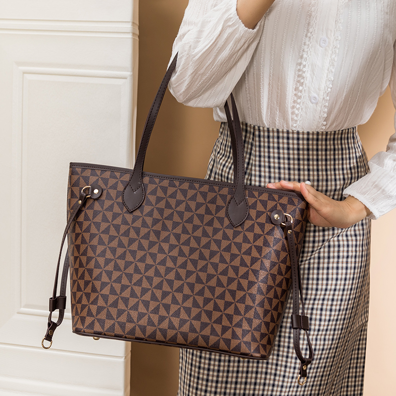Kadınlar için lüks Tote omuzda - Luxury Bags That Are Vegan incelemesi ve fiyatı