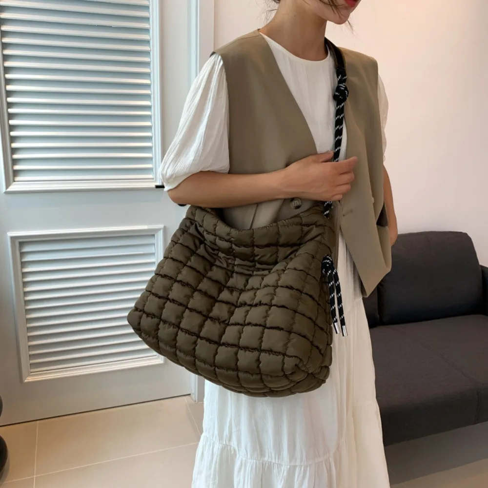 Vegan Aşağı Pilili Omuz Çantal - Luxury Bags That Are Vegan incelemesi ve fiyatı