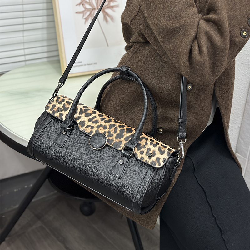 Vintage Leopar Baskılı Patchwo - Luxury Bags That Are Vegan incelemesi ve fiyatı